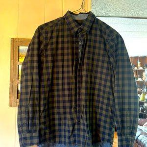 Men’s BASS flannel with blue undershirt. Size MEDIUM